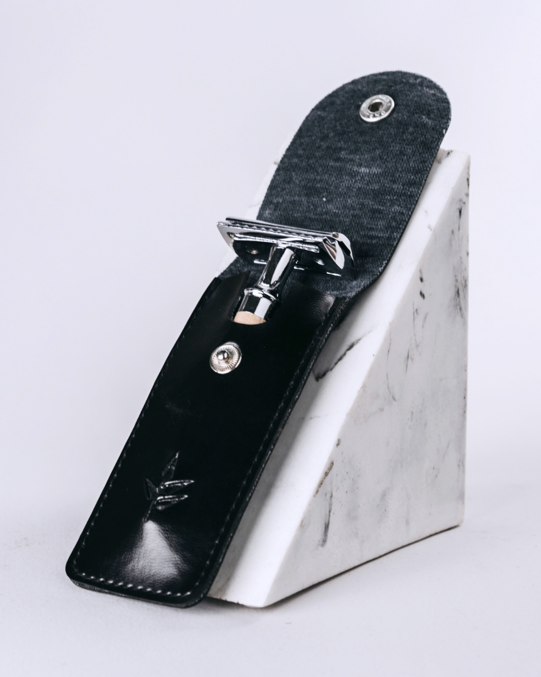 Black Vegan Razor Case – Protect Your Razor in Style